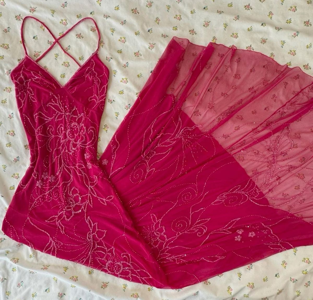 Robe de bal longue en satin et tulle brodé, coupe trapèze, bretelles spaghetti, C5714