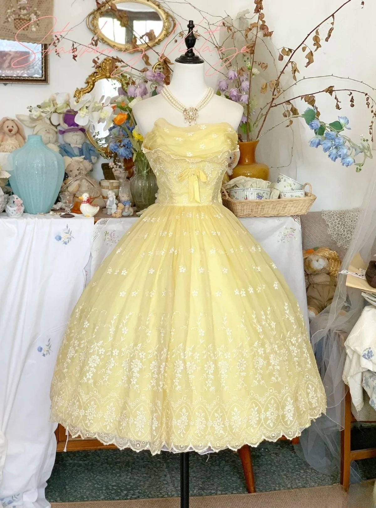 Lovely Ball Gown Yellow Strapless Tulle Lace Tea Length Homecoming Dress 18th Birthday Outfits C5956