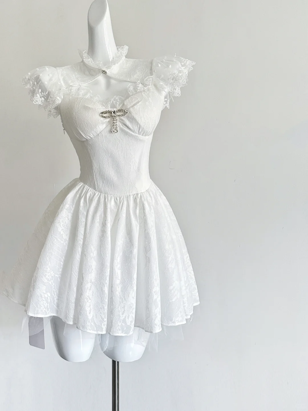 Princess White A Line Satin Lace Short Homecoming Dress 19th Birthday Outfits C5965