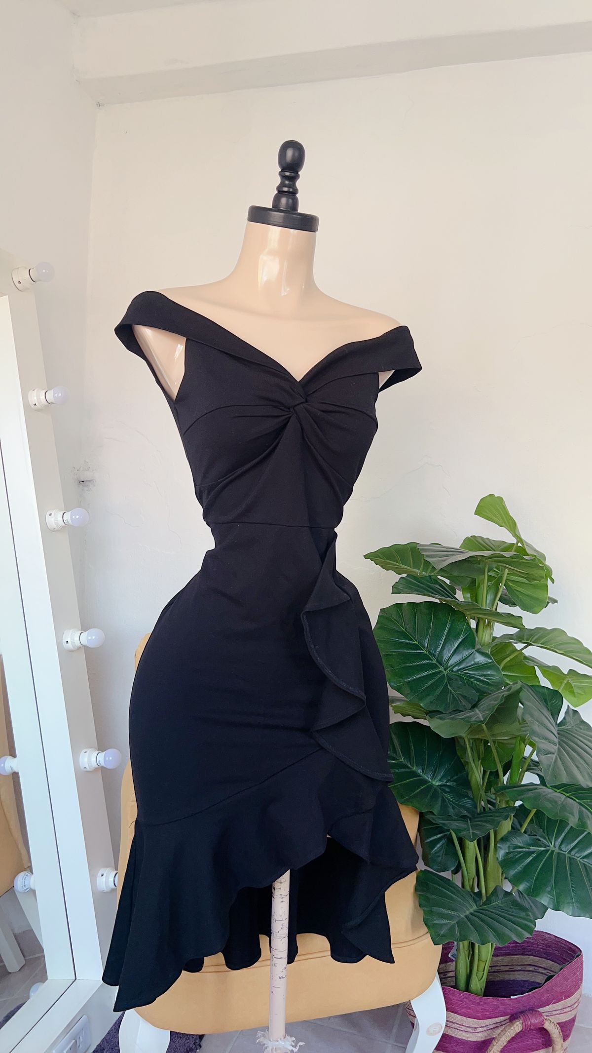 Modest Mermaid Black Off The Shoulder Satin Ruffle Short Homecoming Dress 20th Birthday Outfits C6003
