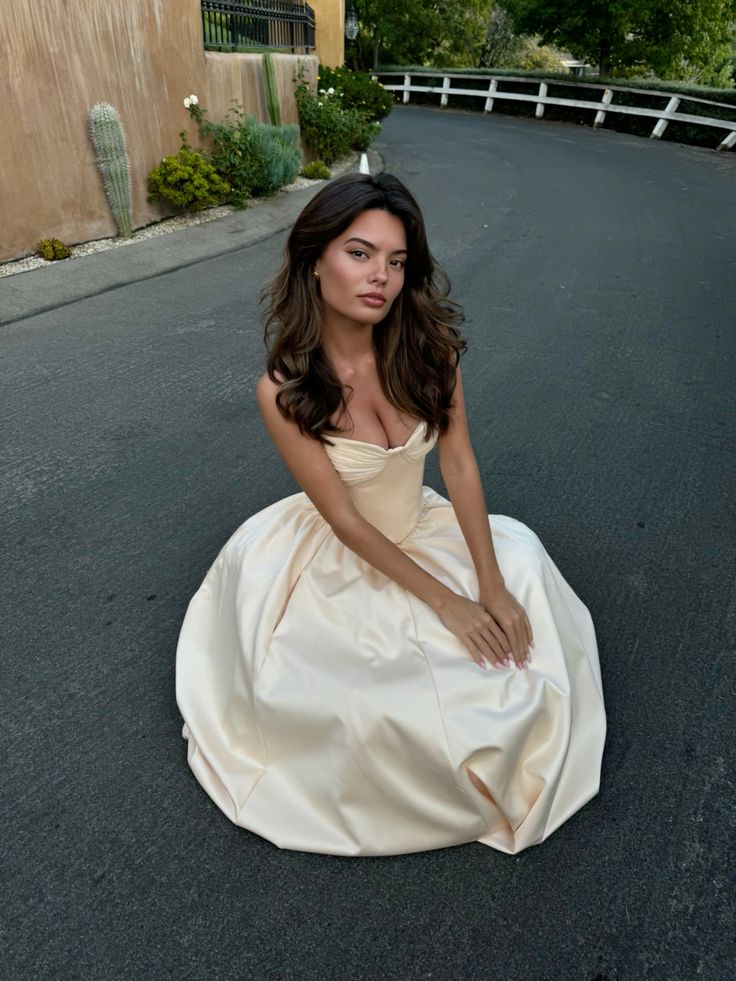 Robe de bal longue en satin, élégante, coupe trapèze, sans bretelles, robe de soirée C6014