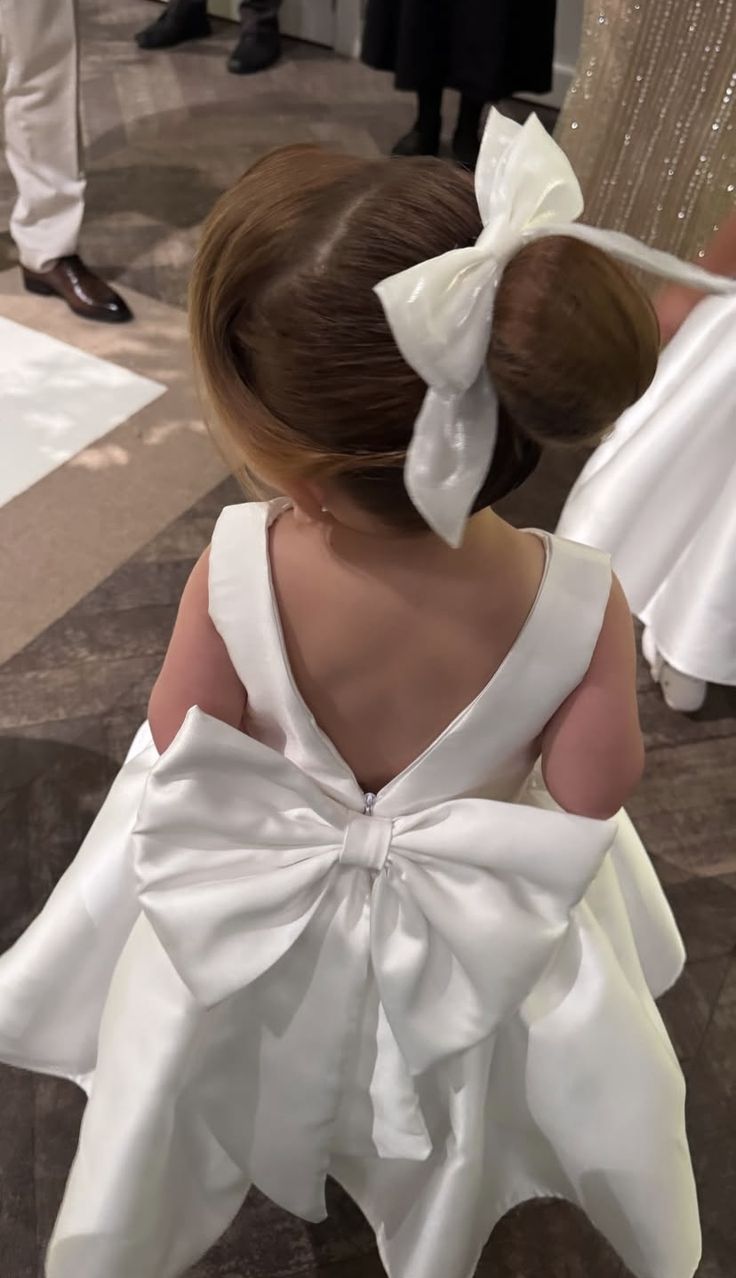 Robe de bal princesse en satin avec nœud et dos nu pour fille C6027