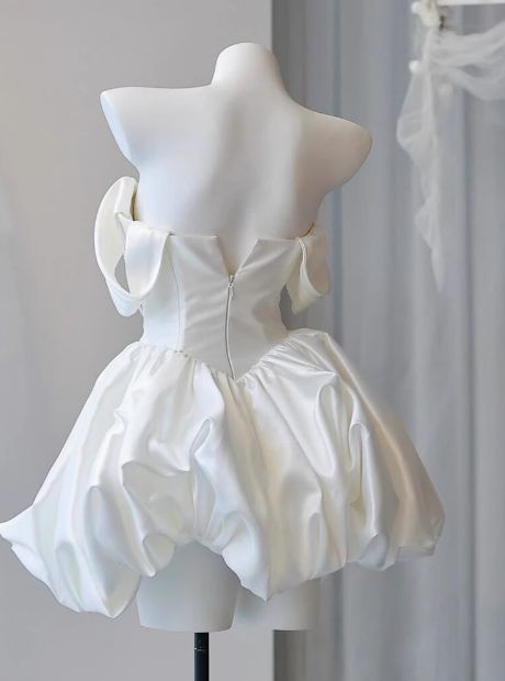 Princess A Line Off The Shoulder Satin Beaded Short Homecoming Dress 16th Birthday Outfits C6036
