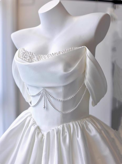 Princess A Line Off The Shoulder Satin Beaded Short Homecoming Dress 16th Birthday Outfits C6036