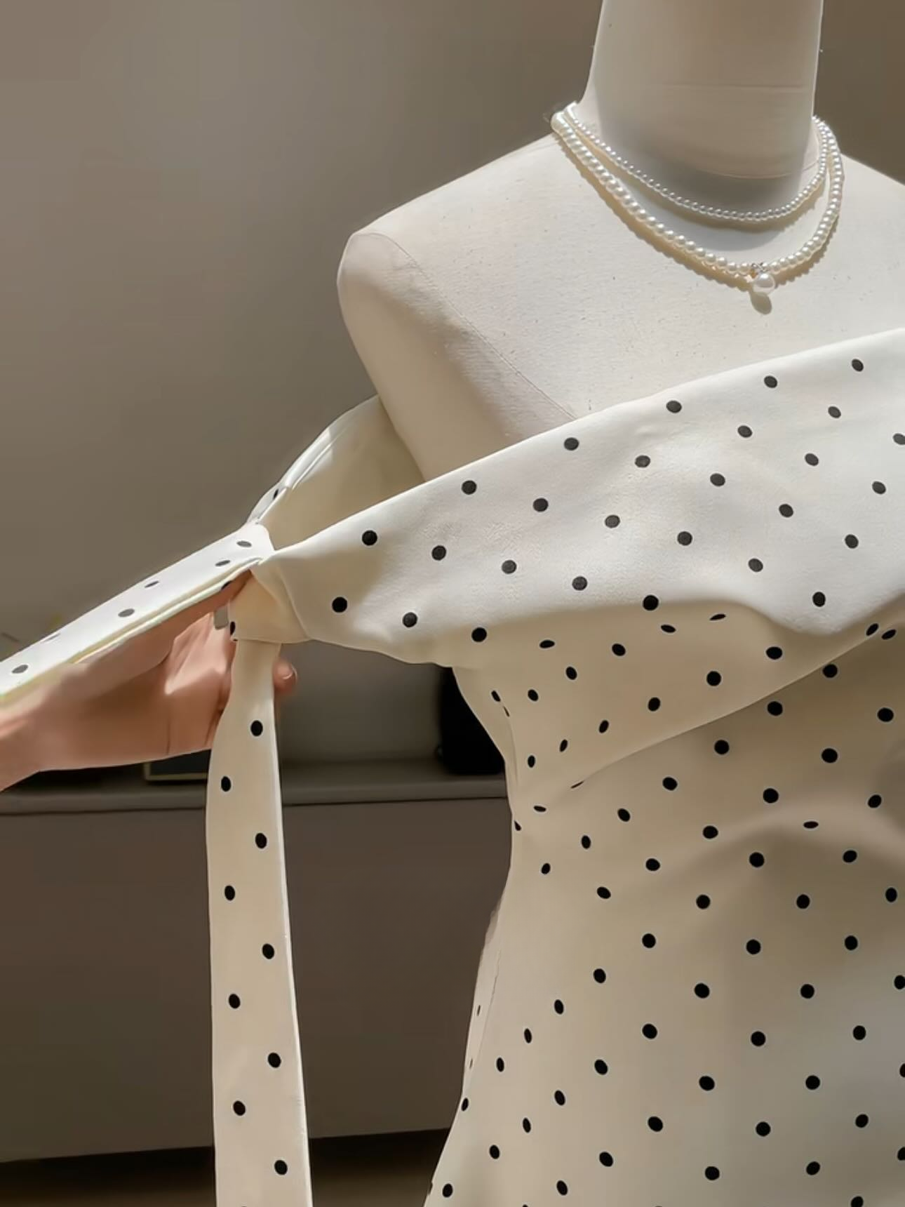 Chic A Line Off The Shoulder Polka Dots Satin Short Homecoming Dress 19th Birthday Outfits C6040