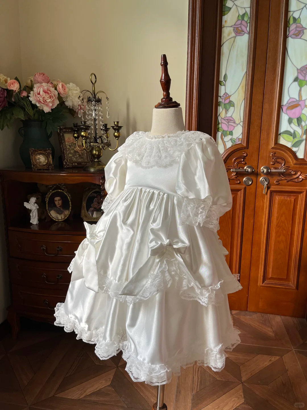 Vintage Princess A Line Tiered Satin Lace With Short Sleeves Flower Girl Dress C6093