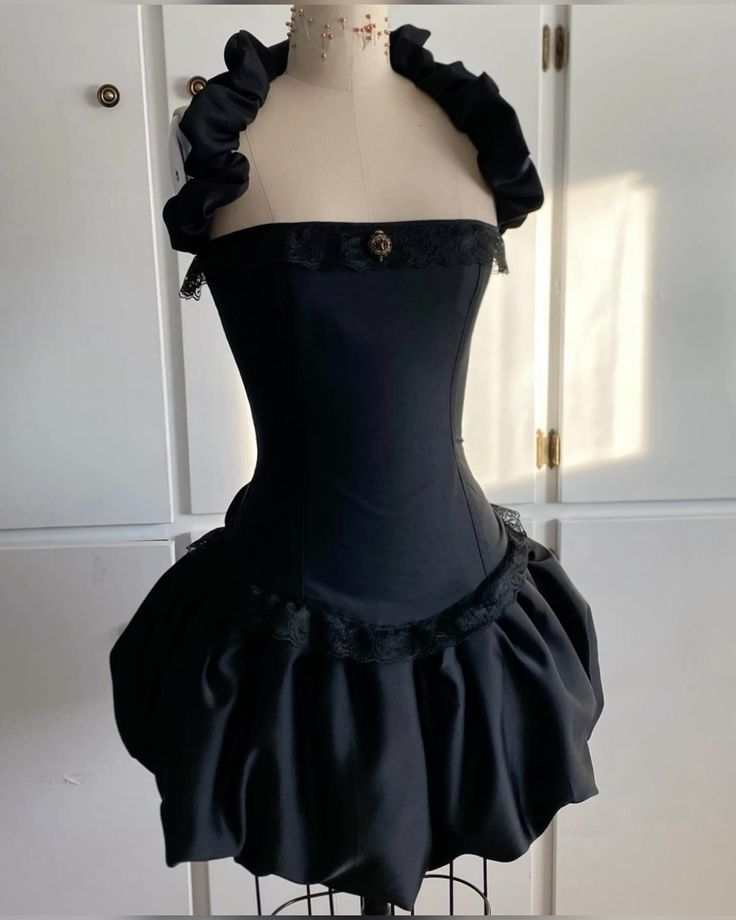Vintage une ligne sans bretelles courte robe de soirée noire tenues de 19e anniversaire C672