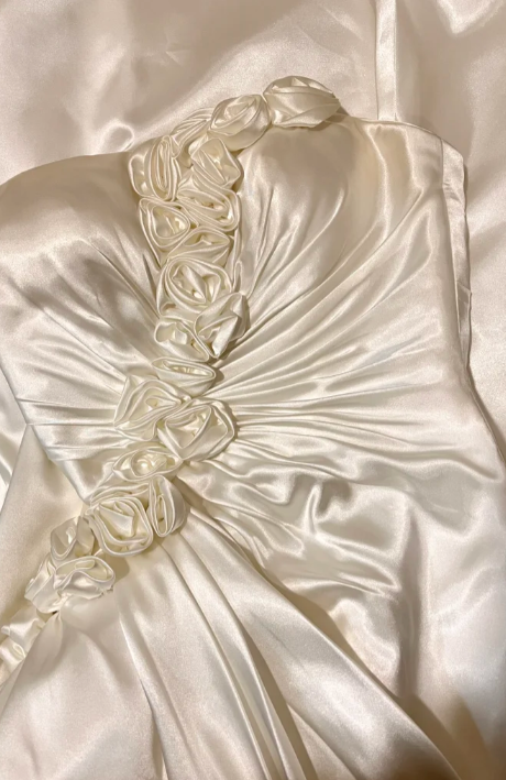 Robe de bal longue sirène élégante à fines bretelles et plissée en satin, référence C6720