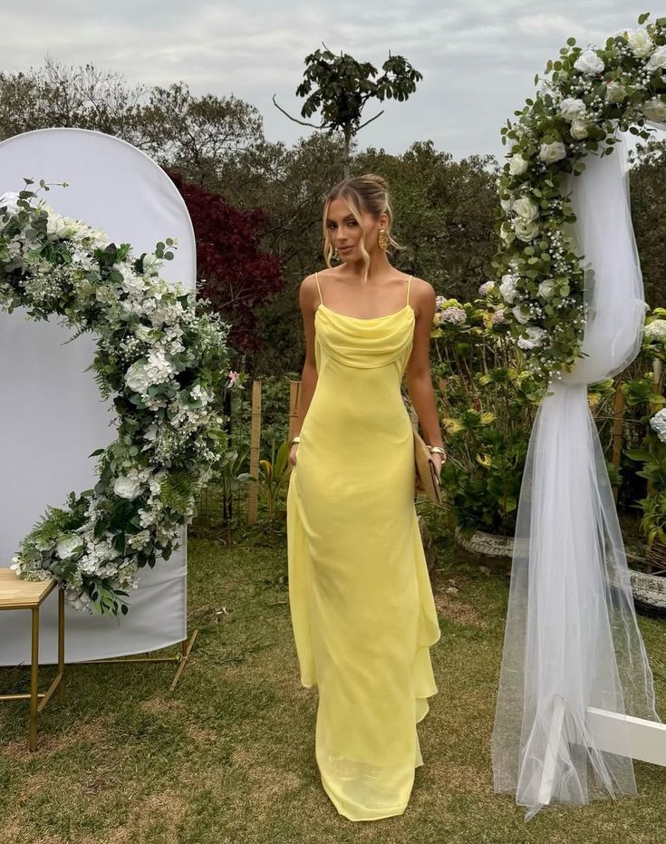 Robe de bal longue en mousseline jaune pastel à fines bretelles, style sirène, référence C6729