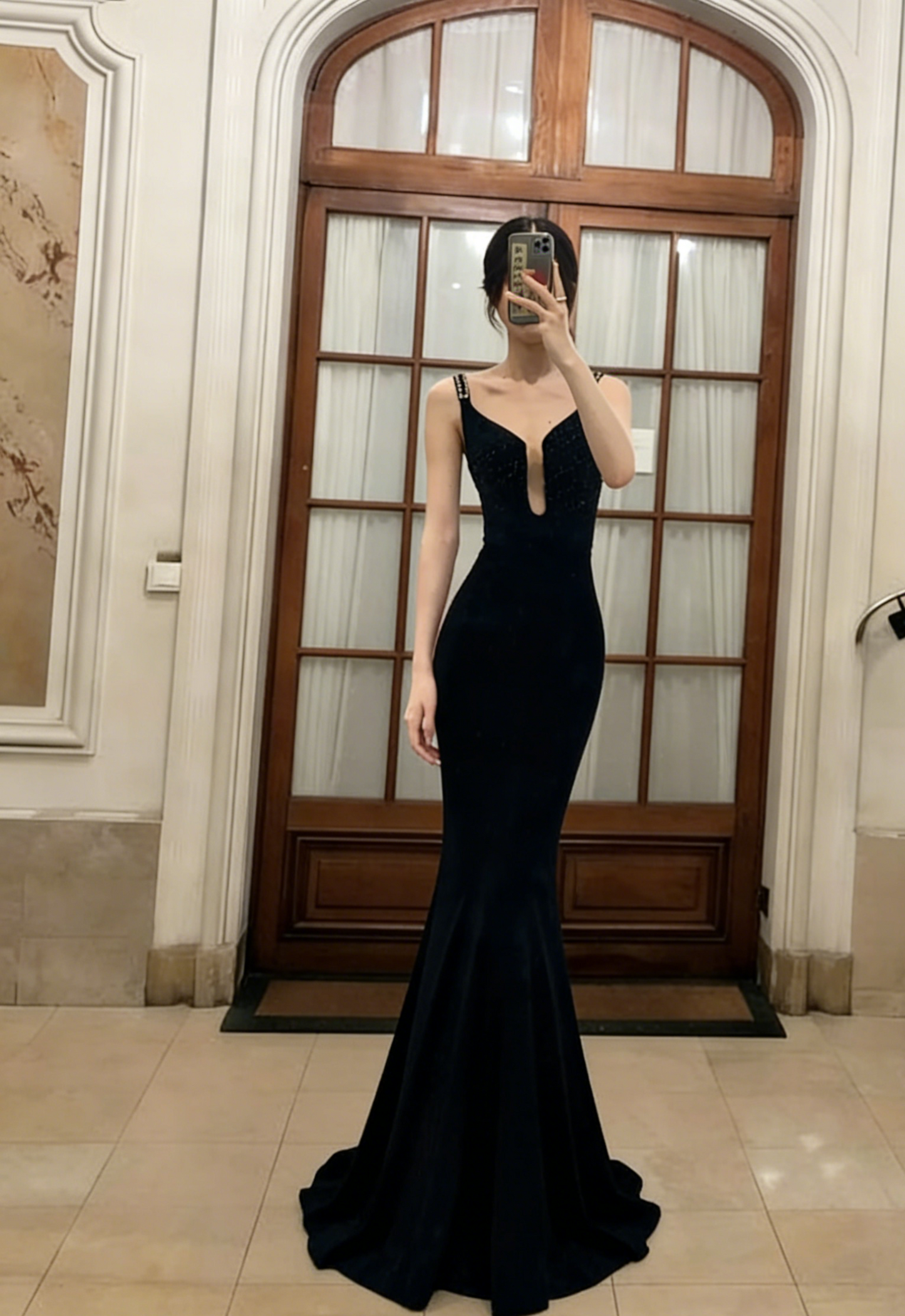 Robe de bal longue en satin noir à fines bretelles, style sirène, référence C6799