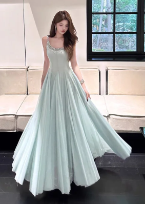 Robe de bal longue en mousseline et satin, coupe trapèze, bretelles spaghetti, référence C6895