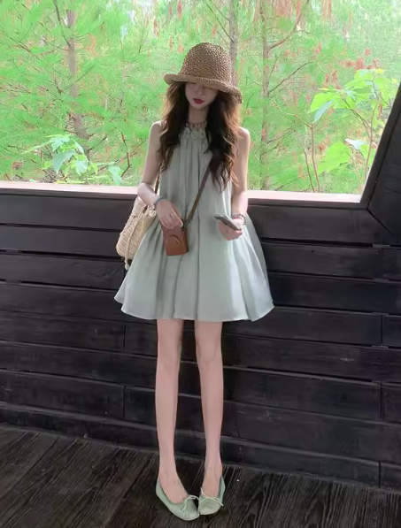 Robe courte dos nu sans manches, coupe ample et fluide, style français C7034
