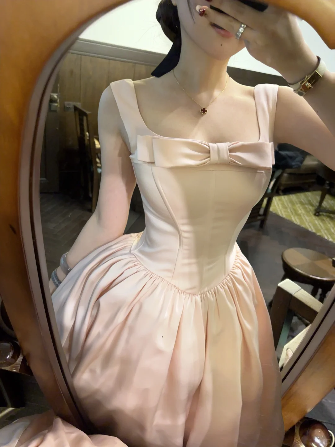 Robe de bal longue en satin, coupe princesse, col carré, référence C8098