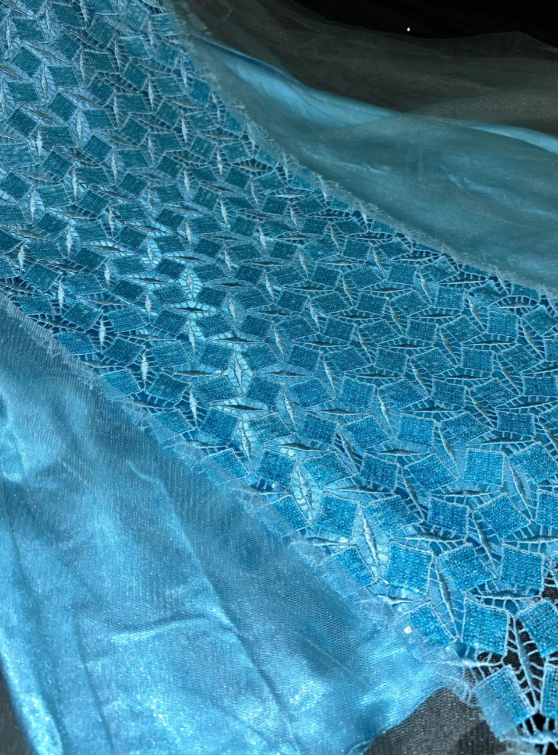 Robe de bal longue sirène en satin, perles et dentelle, modèle C8107