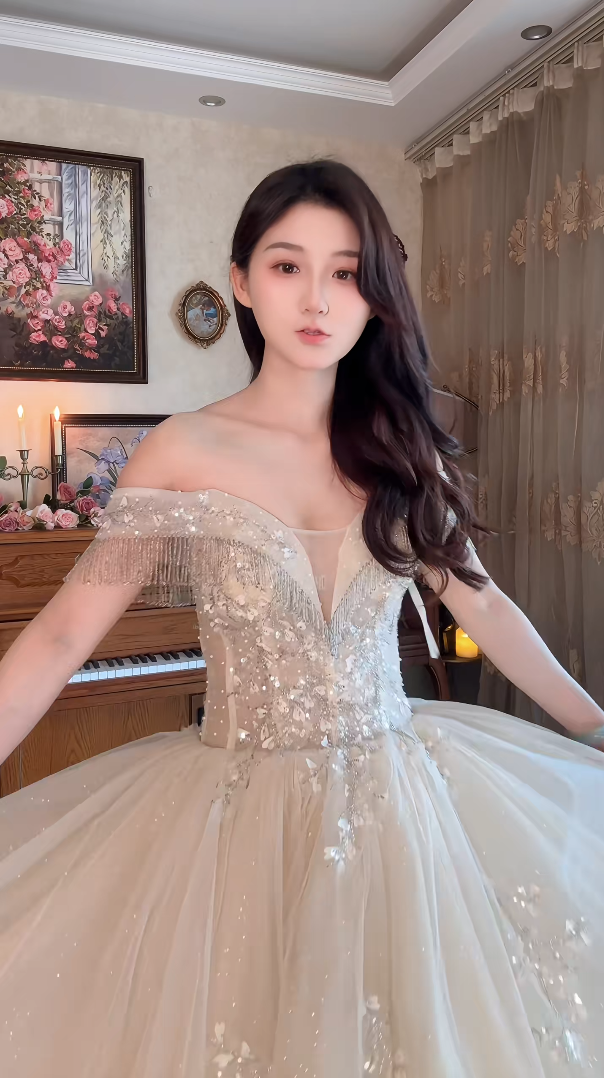 Superbe robe de mariée longue en tulle à sequins et décolleté en cœur C4041