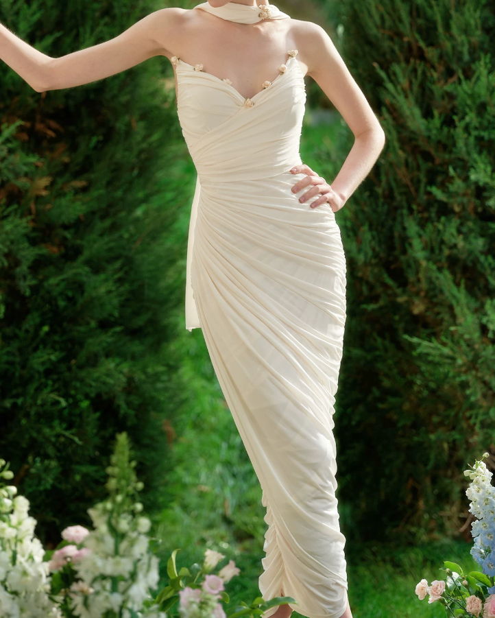 Chic Strapless White Wedding Dresses With Scarf Appliqeus Ruched Bridal Dress C8624