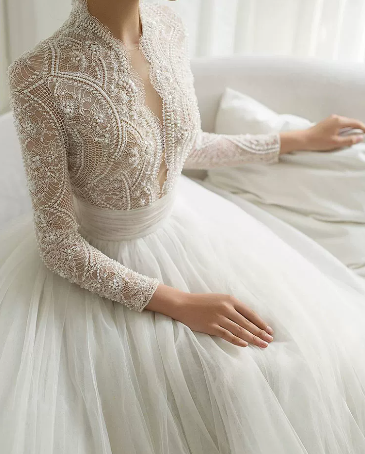 Romantic Beaded Lace Wedding Dresses Long Sleeve Tulle A-Line Bridal Dress C8848
