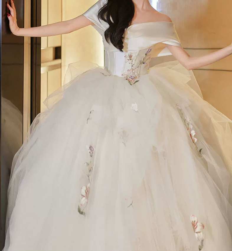 Graceful Off-Shoulder Floral Embroidered Wedding Dresses Tulle A-Line Bridal Dress C8916