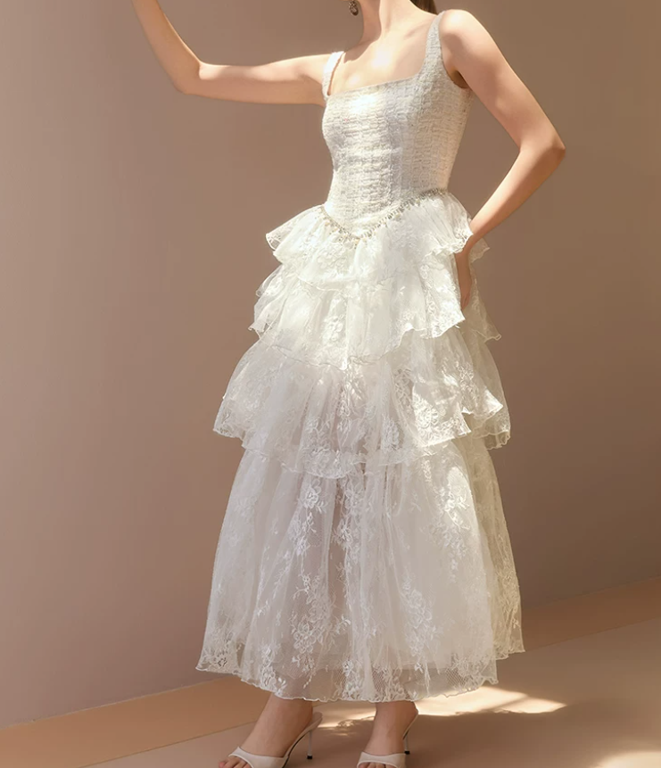 Attractive Spaghetti Straps Wedding Dresses Lace Beading Tiered A-Line Bridal Dress C9107
