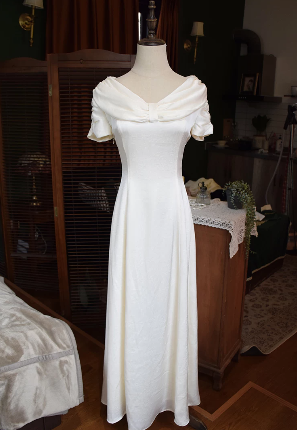 Chic Jewel Neck Wedding Dresses Short Sleeve Satin A-Line Bridal Dress C9199