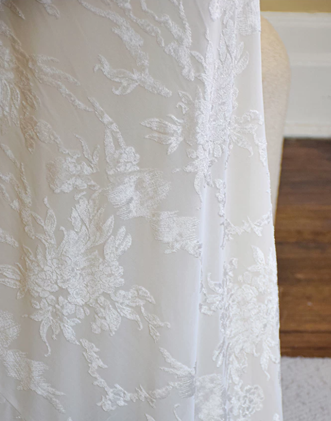 Classical V Neck Wedding Dresses Jacquard Mermaid Bridal Dress C9204