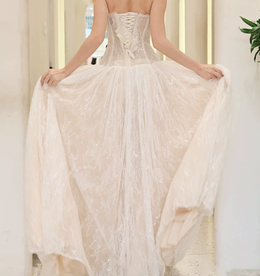 Romantic Strapless Wedding Dresses Appliques Lace A-Line Bridal Dress C9390