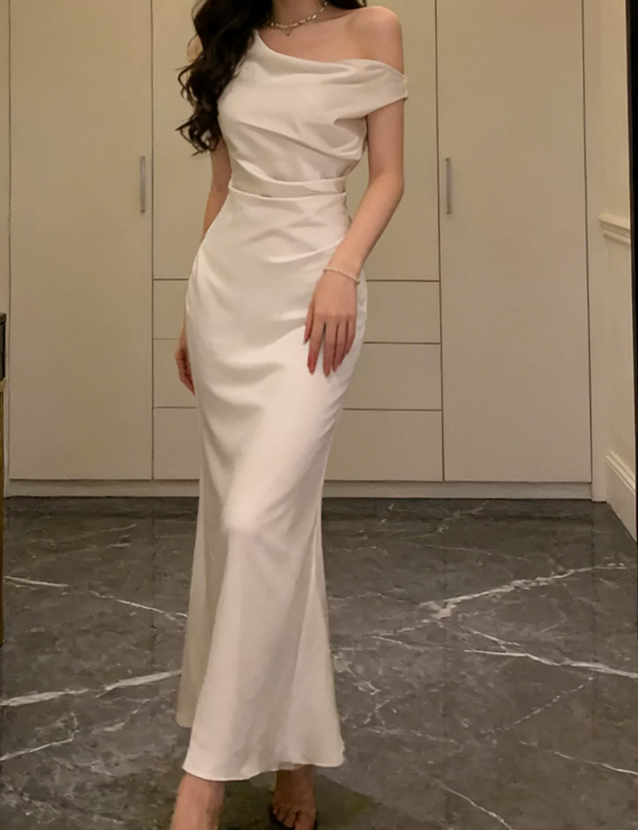 Superbe robe de mariée sirène bustier en satin et tulle, longue et en dentelle, C4563