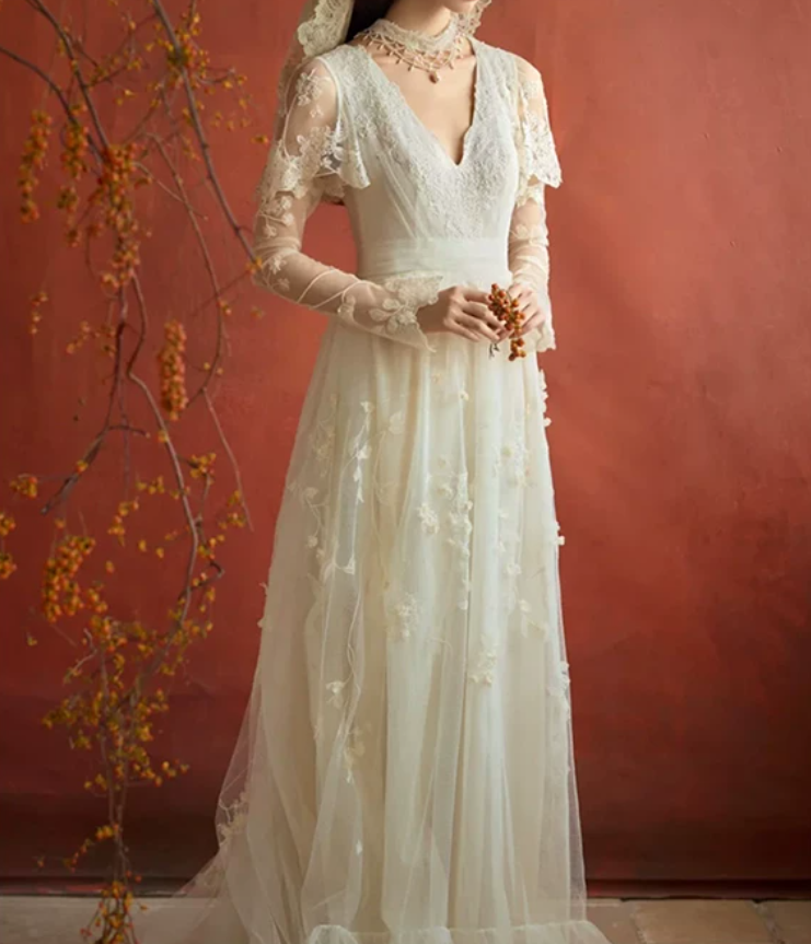 Chic V Neck White Prom Dress Appliques Long Sleeve A-Line Evening Dress C9806