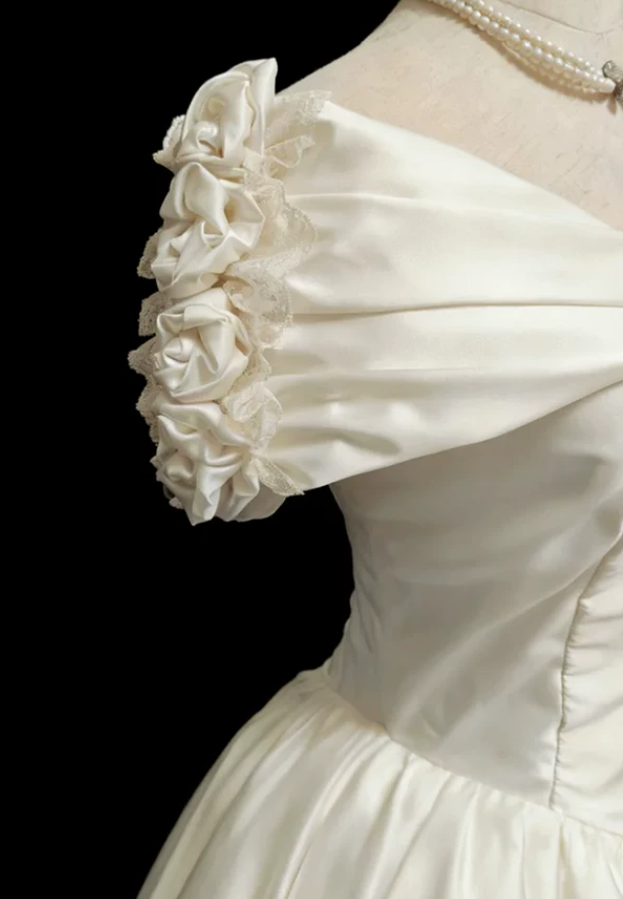 Enchanting Off-Shoulder Ruched Wedding Dresses Satin Lace Flowers A-Line Bridal Dress C9809