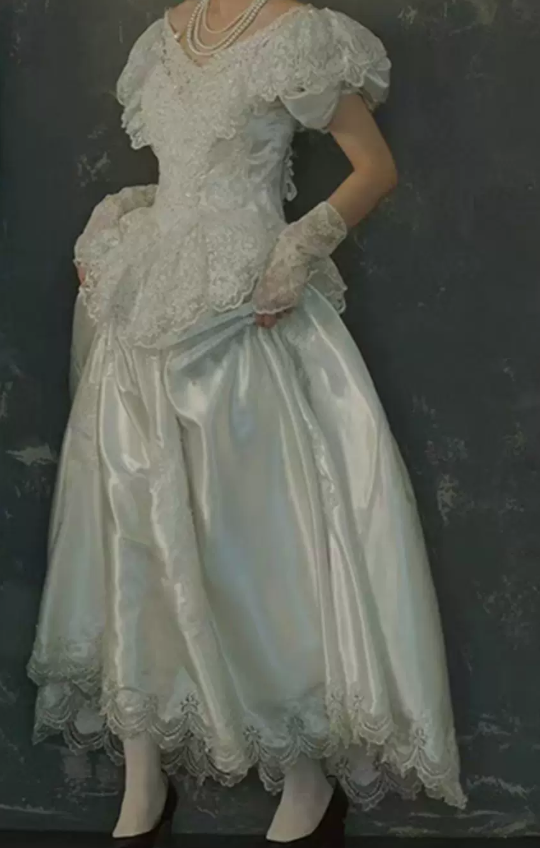 Romantic V Neck Lace Wedding Dresses Satin A-Line Bridal Dress C9829