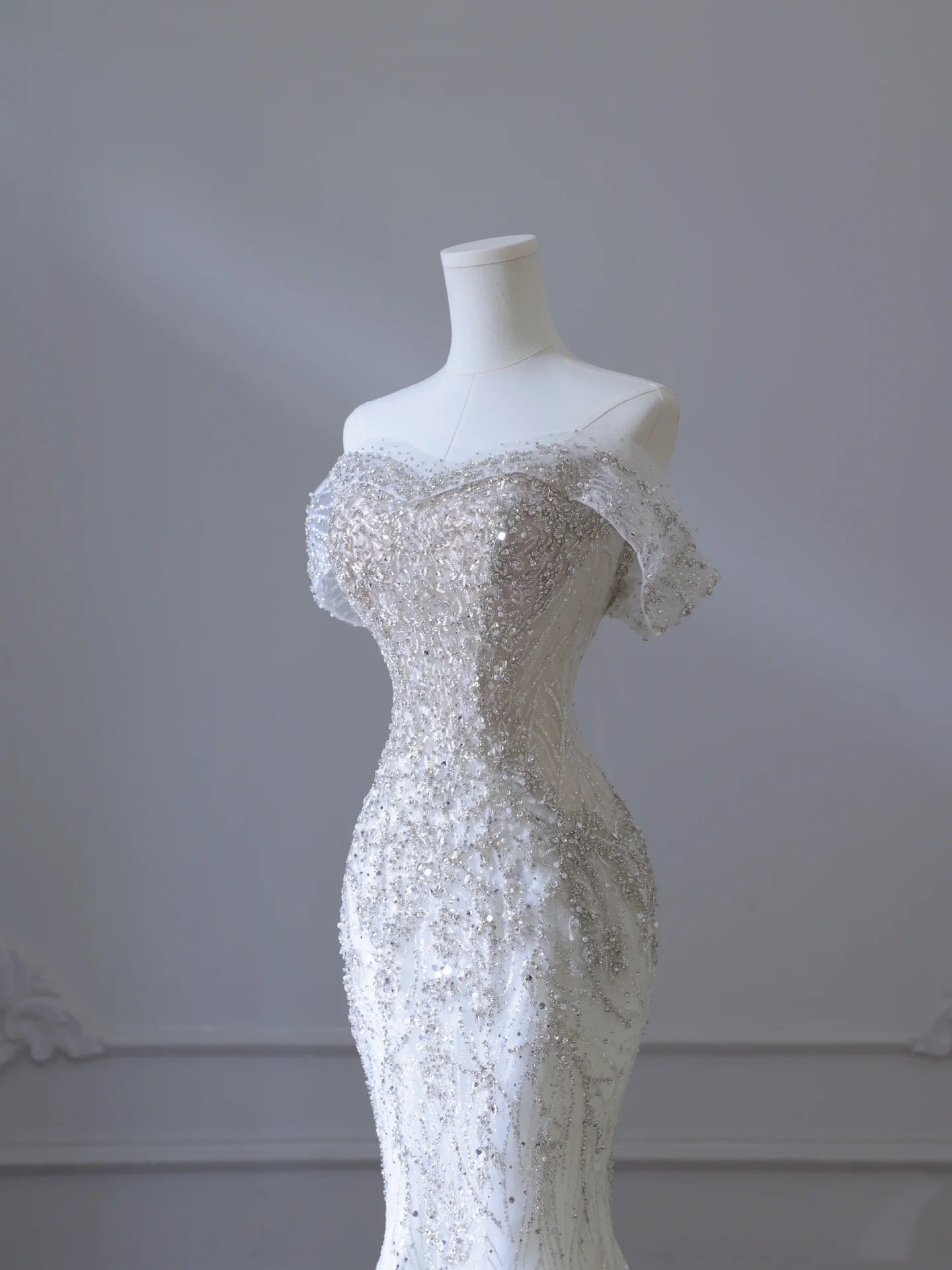 Elegant Mermaid Off The Shoulder White Long Tulle Wedding Dresses With Beads CC352