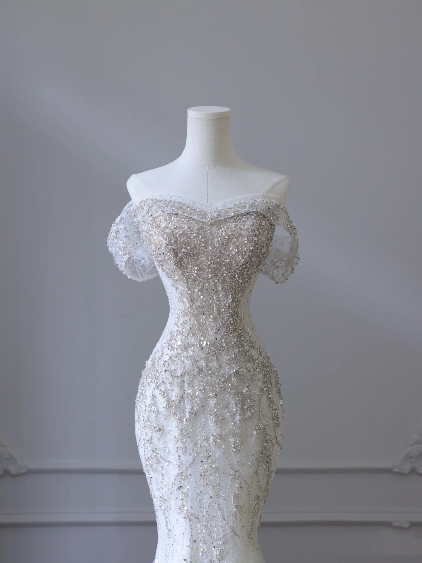 Elegant Mermaid Off The Shoulder White Long Tulle Wedding Dresses With Beads CC352