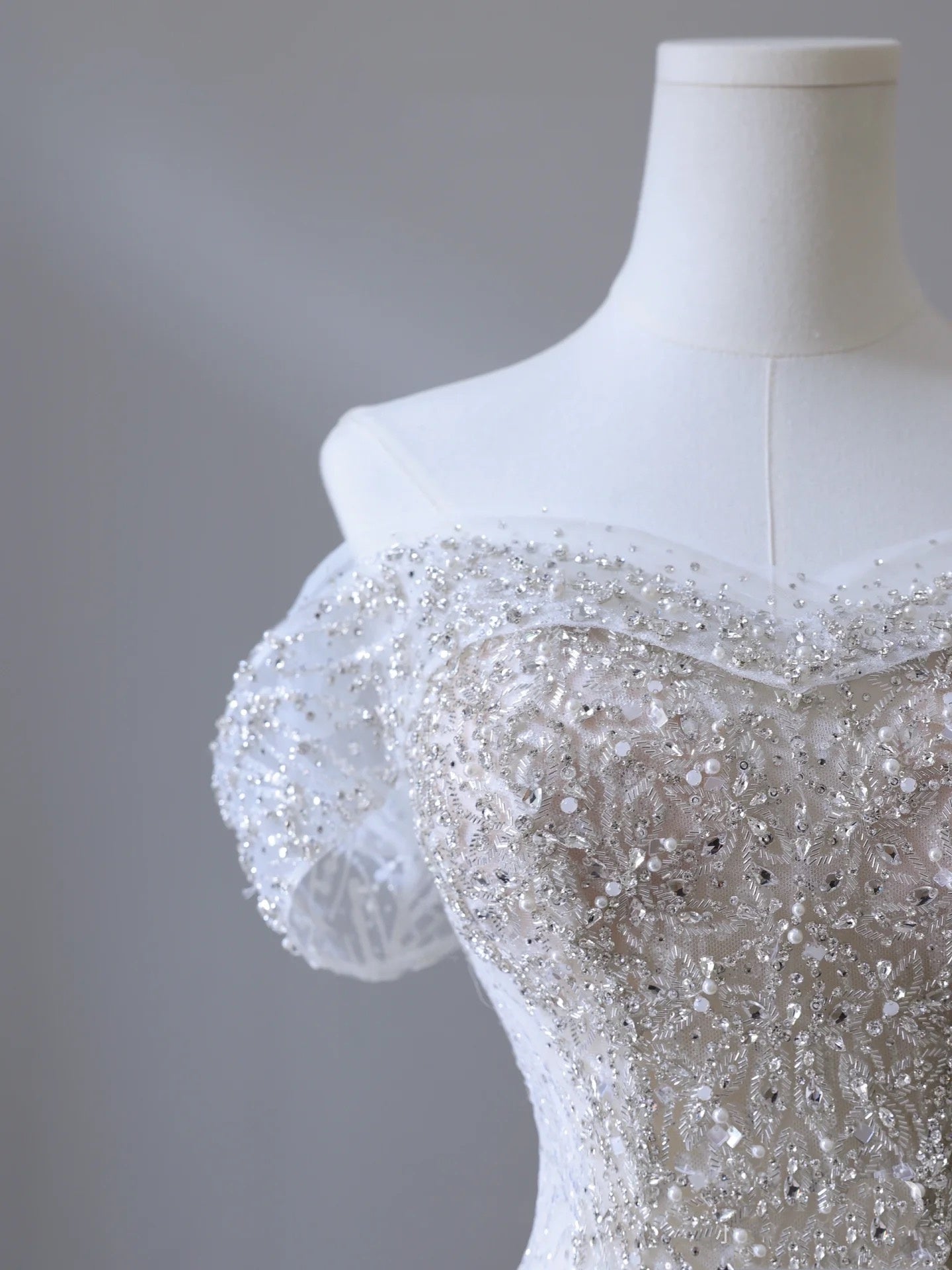 Elegant Mermaid Off The Shoulder White Long Tulle Wedding Dresses With Beads CC352