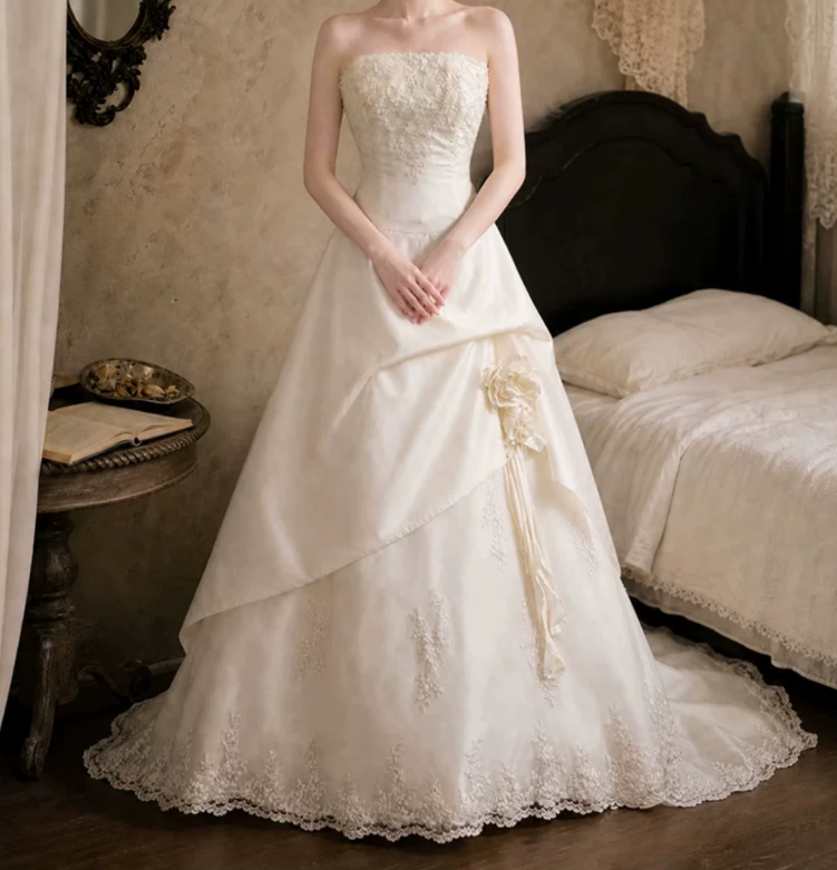 Alluring Strapless Wedding Dresses Appliques Sequins A-Line Bridal Dress D0103