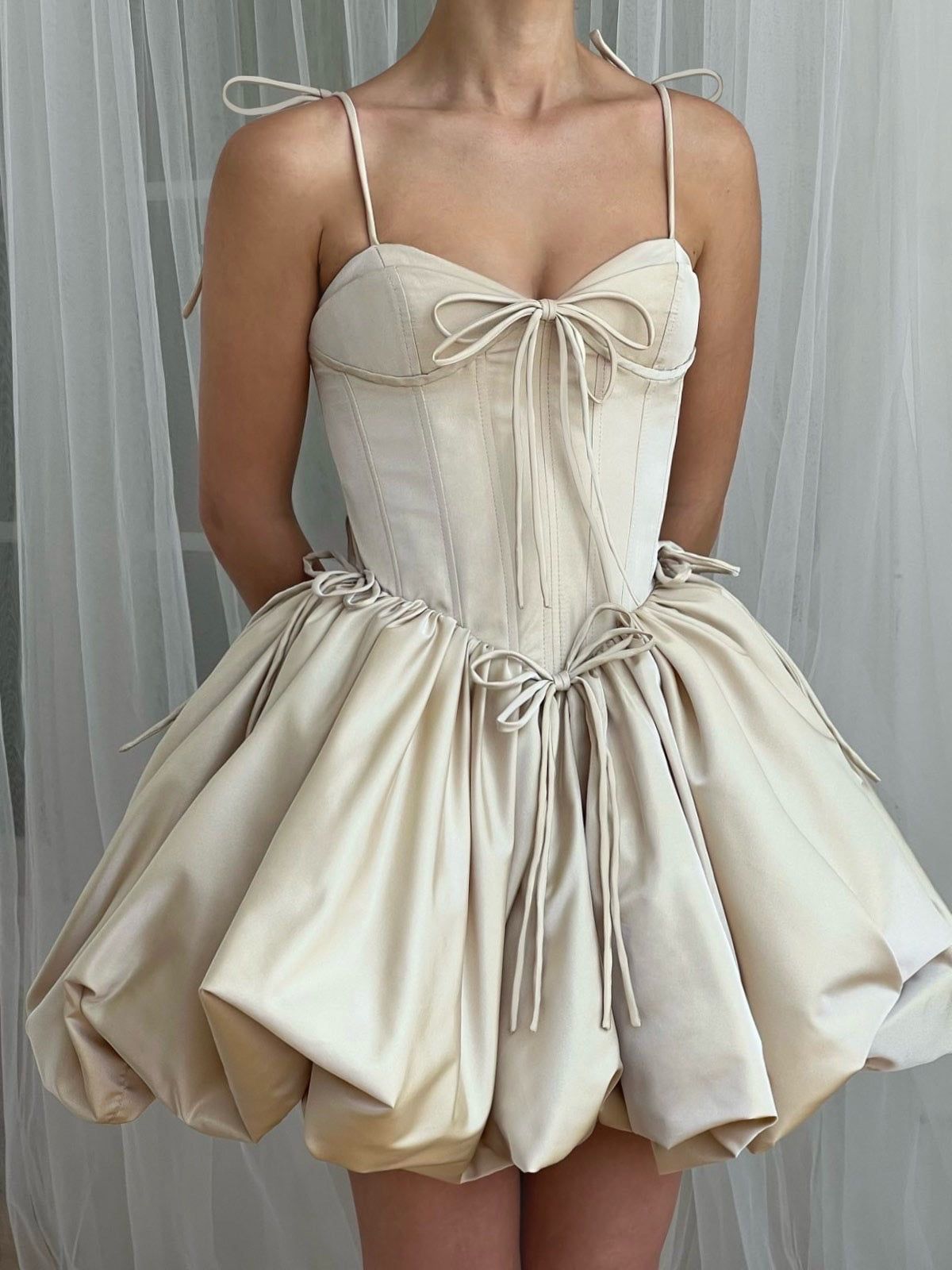 Mini robe de soirée en satin, sans bretelles, sans manches, ligne a, simple, C899