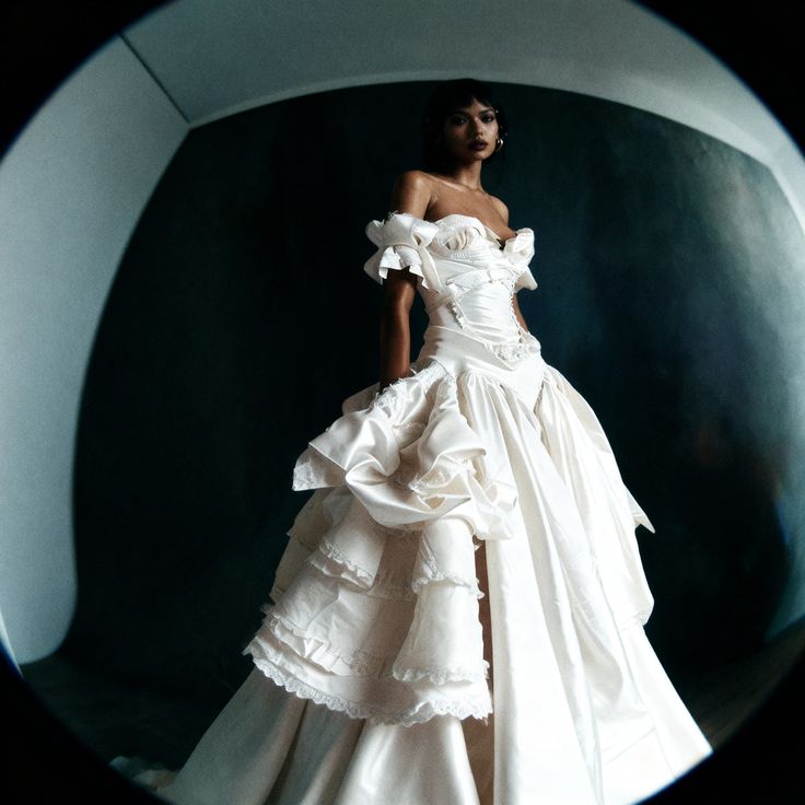 Superbe robe de mariée sirène bustier en satin et tulle, longue et en dentelle, C4563