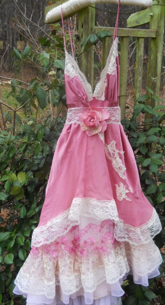 Playful Spaghetti Straps Long Prom Dress Pink Lace A-Line Evening Dress D0706