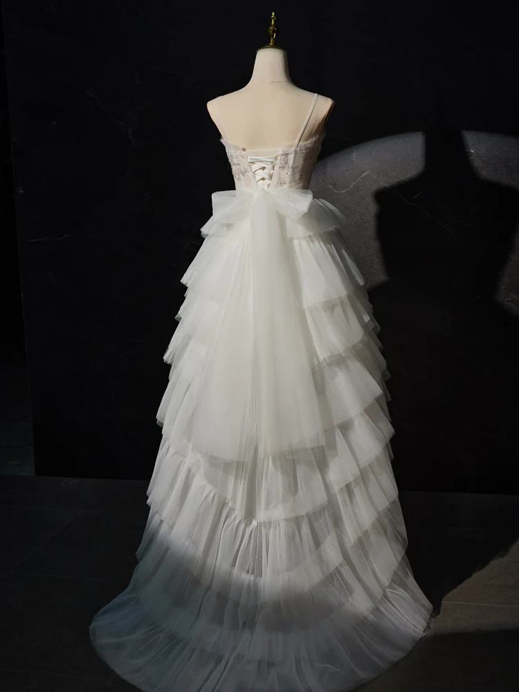 Robe de bal blanche à col en cœur, haute et basse, B210