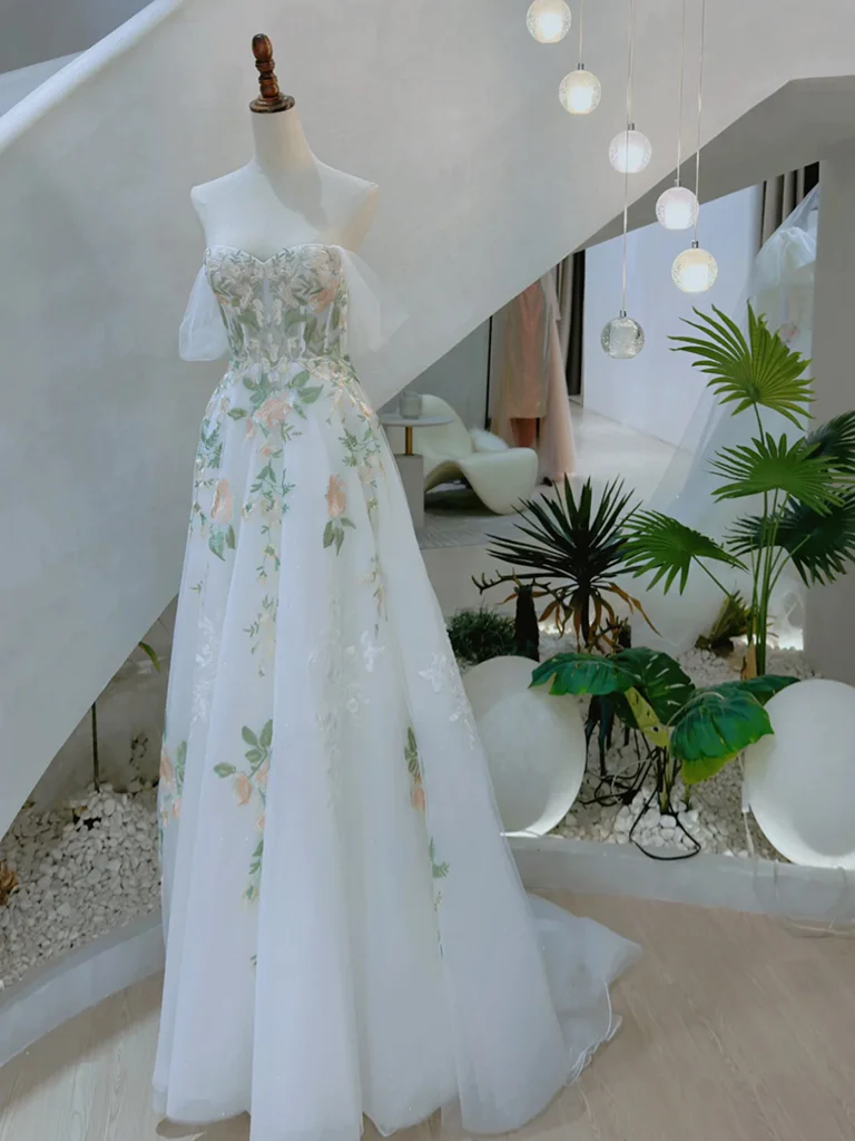 Robe de bal longue blanche en dentelle et tulle, ligne a, épaules dénudées, appliquées, B232