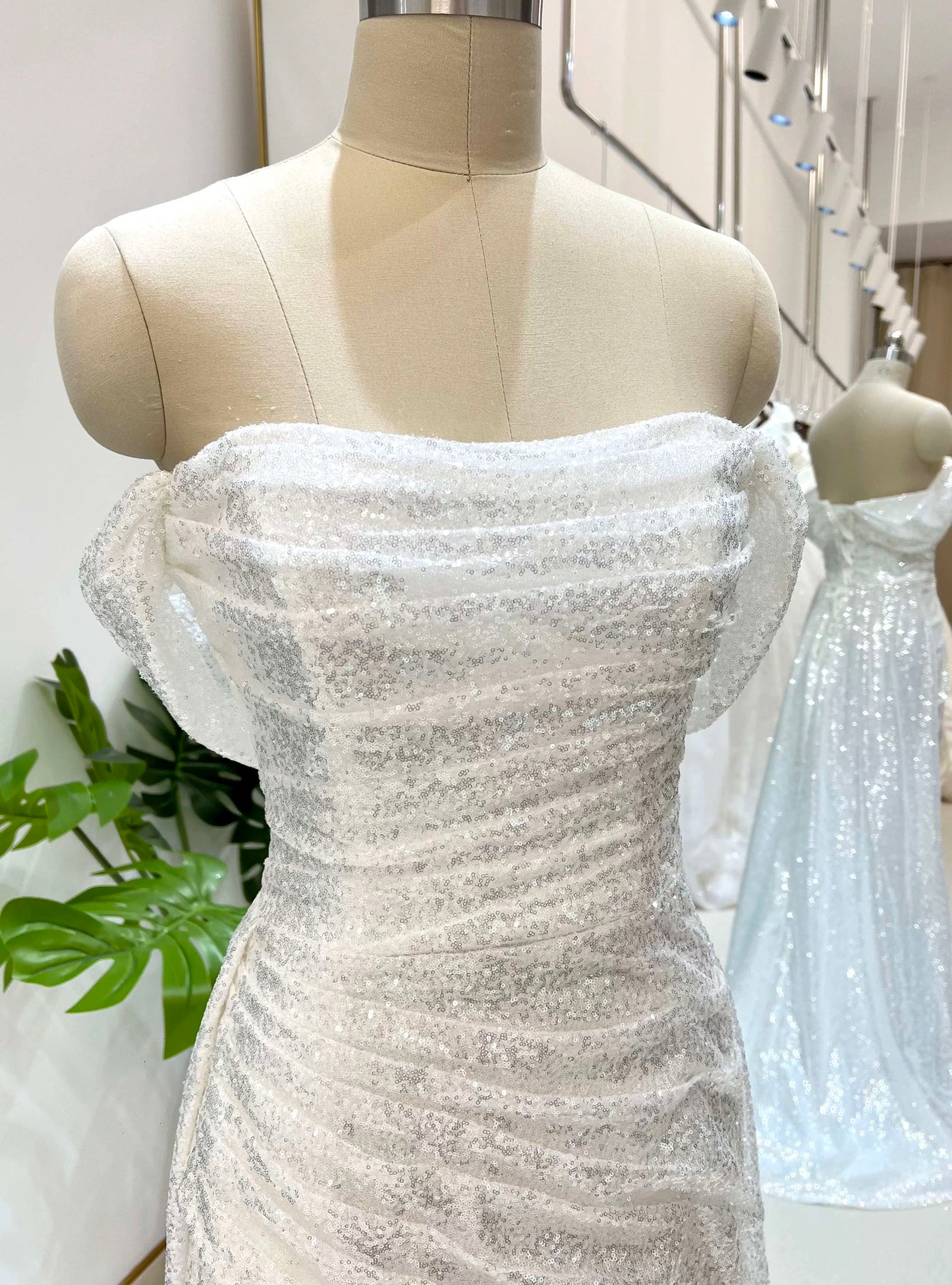 Robe fourreau élégante à épaules dénudées et paillettes, tenue de bal d'anniversaire à volants C3540