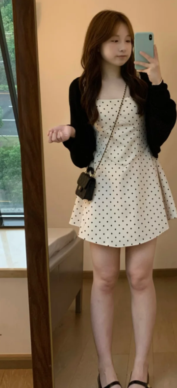 Robe courte d'été pour femme, style français, collection 2026, référence C7554
