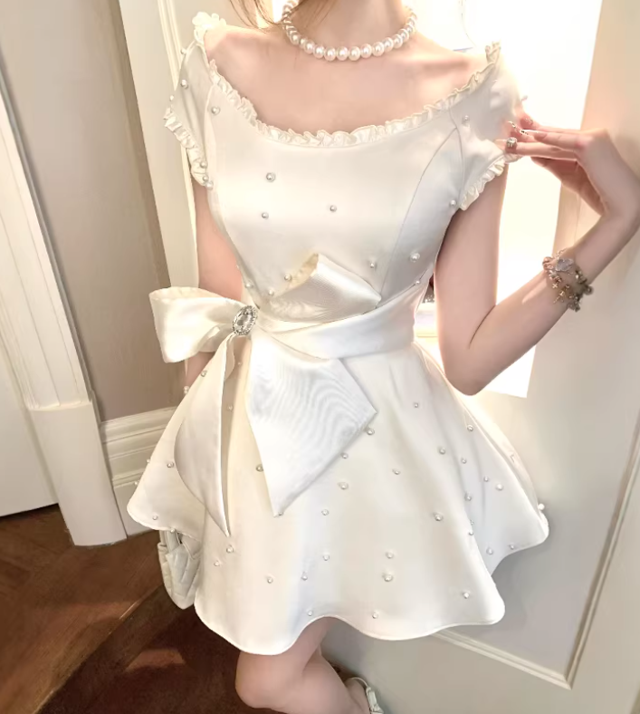 Robe courte d'été pour femme, style français, collection 2026, référence C7791