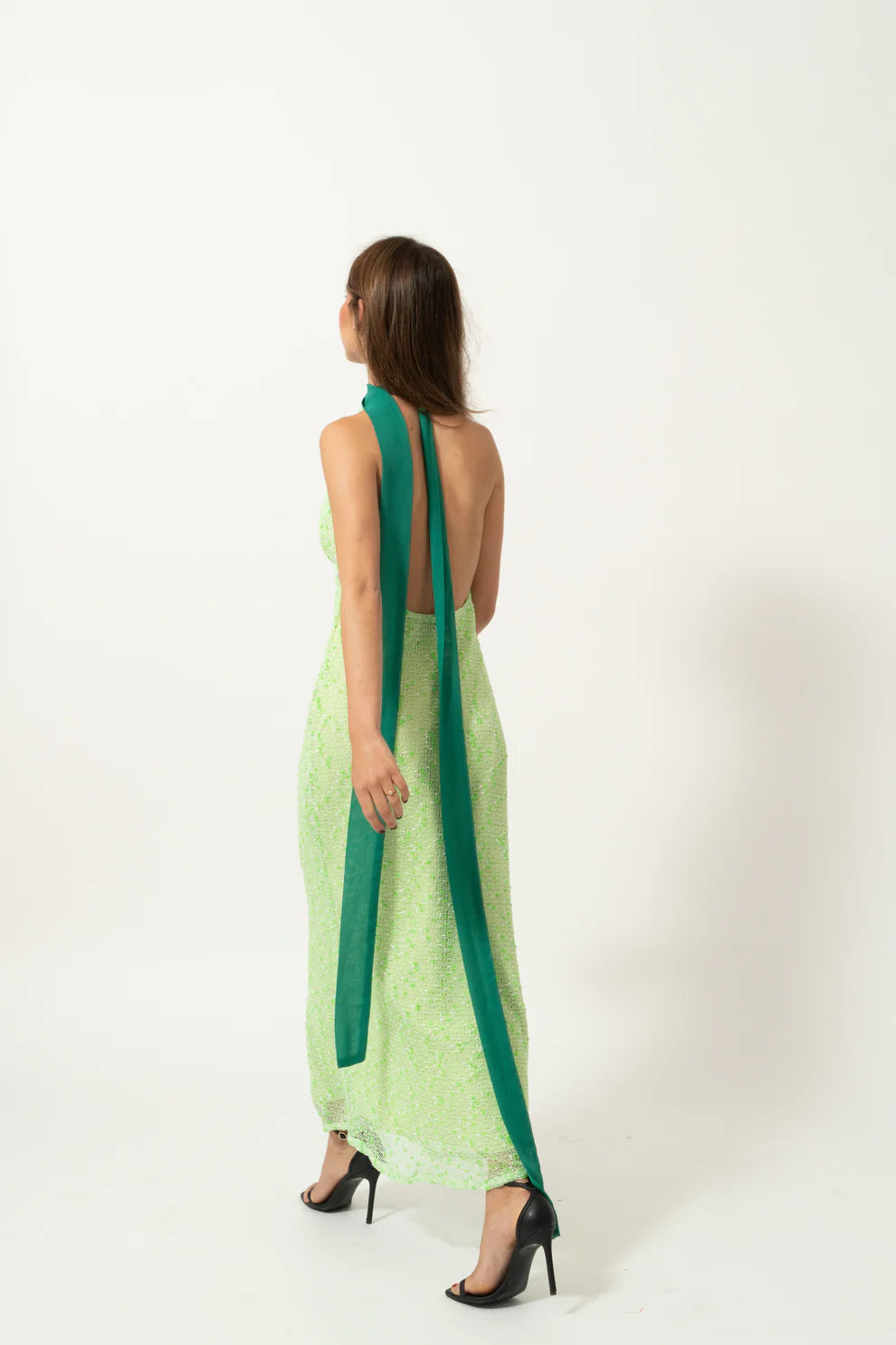 Robe de soirée longue verte modeste à bretelles et décolleté en V et ligne A C2835