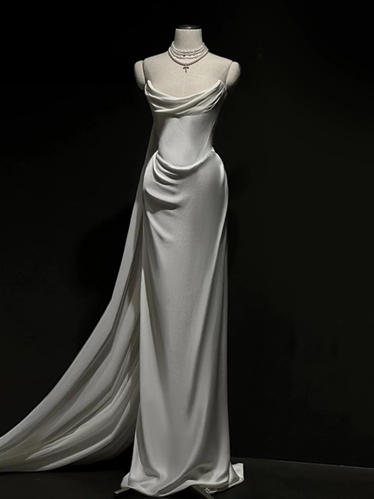Vintage Mermaid Strapless White Satin Long Wedding Dresses With Ruffles C3532