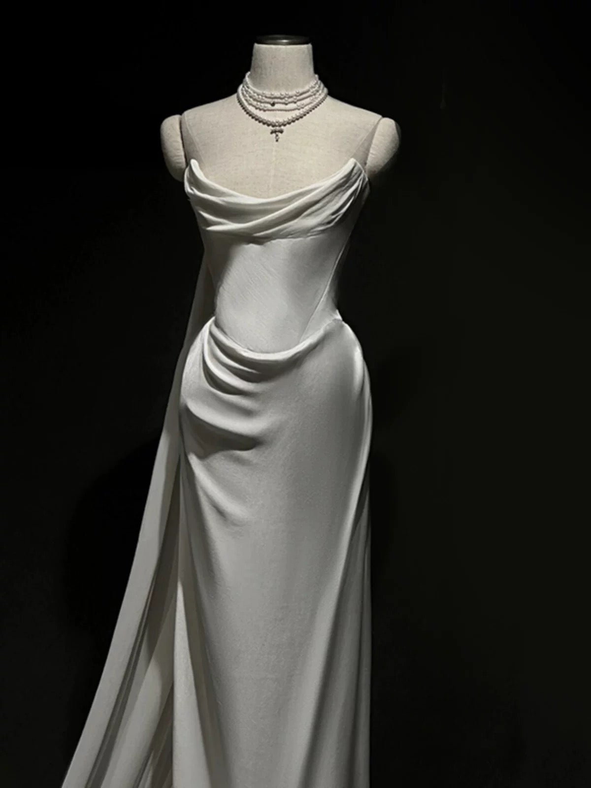 Vintage Mermaid Strapless White Satin Long Wedding Dresses With Ruffles C3532