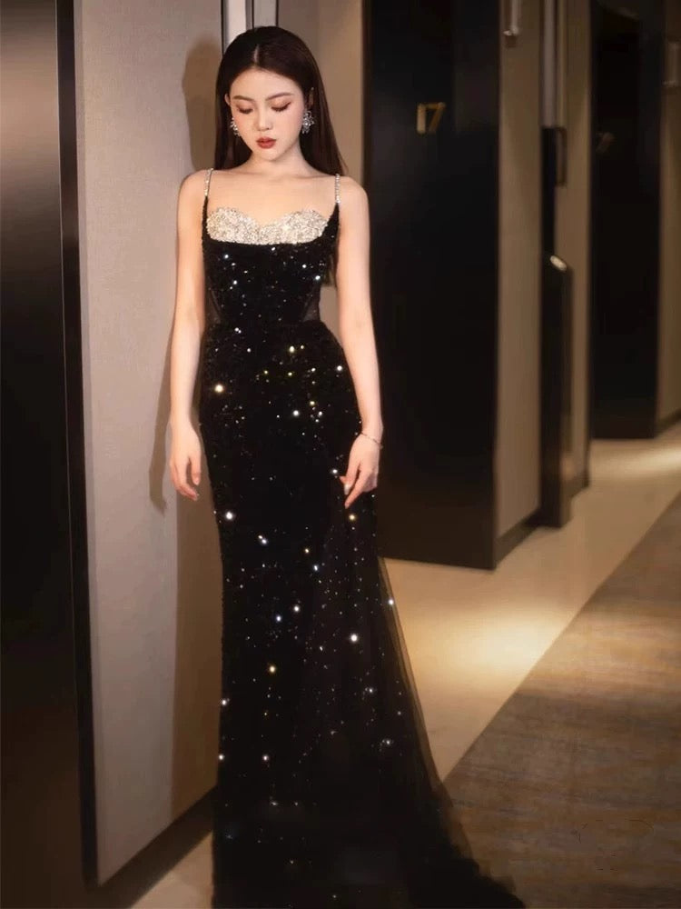 Robe de soirée longue élégante à bretelles spaghetti et paillettes noires avec perles C3518