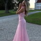 Superbe robe de soirée longue en tulle rose à décolleté haut et fente sirène C3042