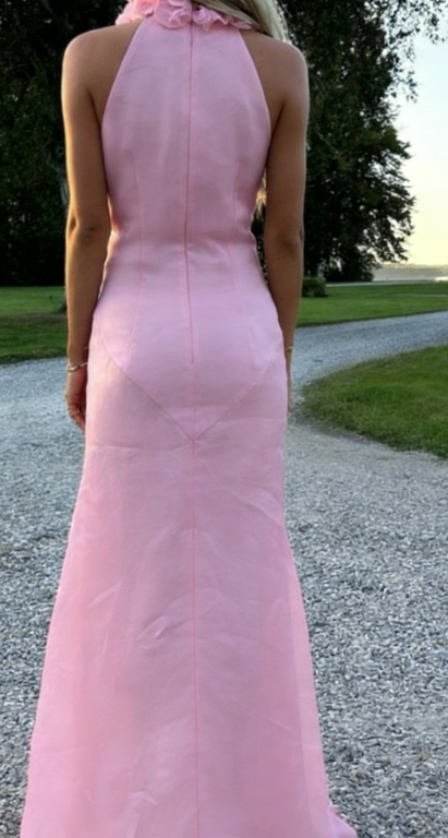 Superbe robe de soirée longue en tulle rose à décolleté haut et fente sirène C3042