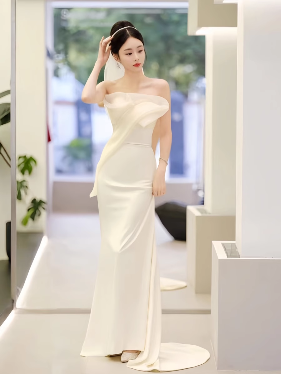 Simple Mermaid Sweetheart White Satin Wedding Dresses B017