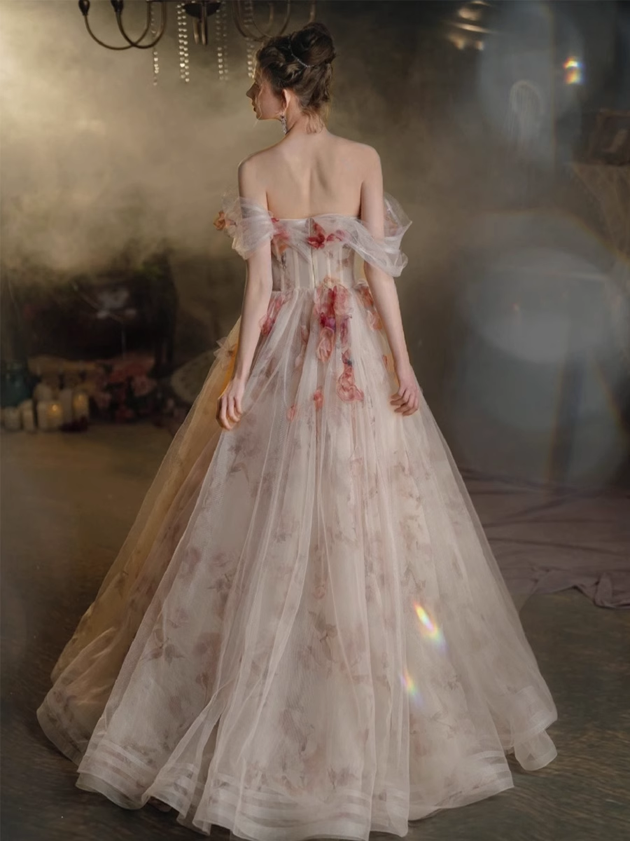 Belle ligne A hors de l'épaule robes de mariée florales en tulle B018